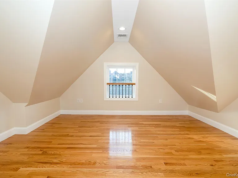 16 Grand Blvd — Photo 32
