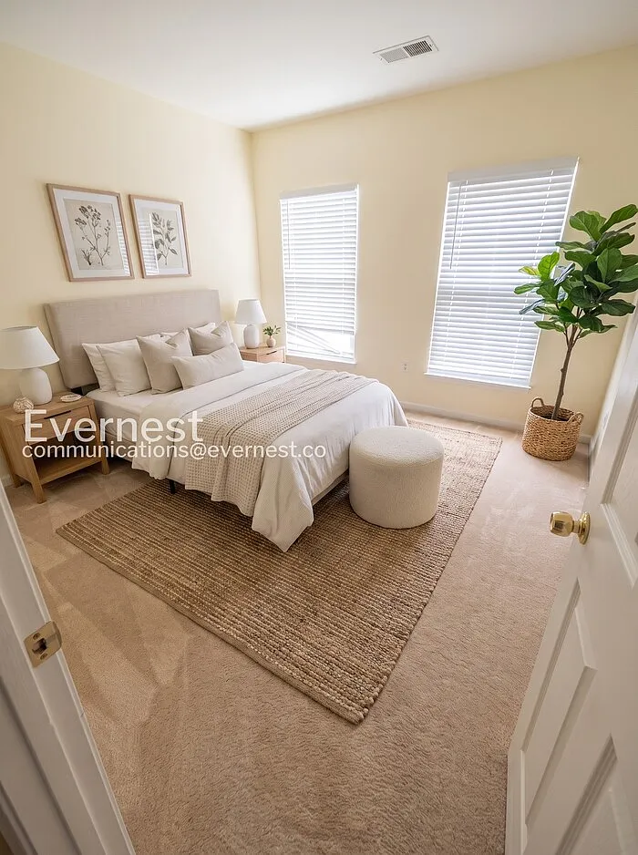 4 bed, 3.0 bath, 5075 sqft, $3,595 — Photo 2
