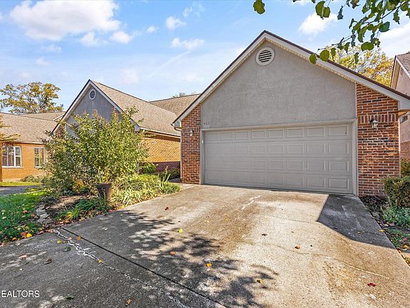2nd image of 532 Farragut Commons Dr