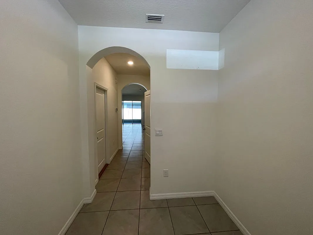 3 bed, 2.5 bath, 1673 sqft, $2,099 — Photo 3