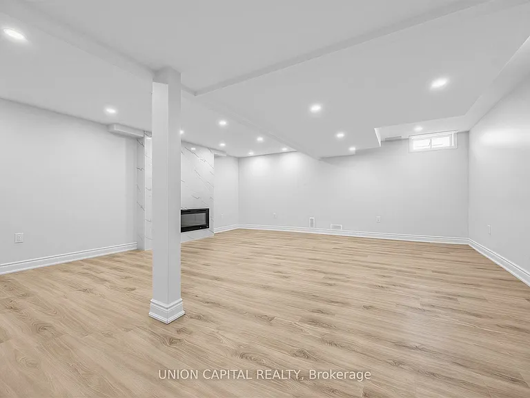 3186 Cabano Cres — Photo 26