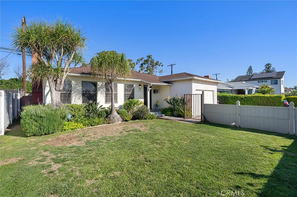 3 bed, 1266 sqft, $5,250 — Photo 3