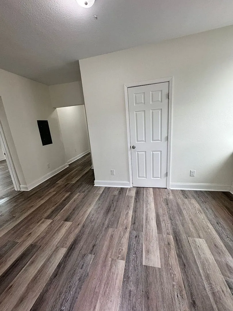 616 Bellaire — Photo 3