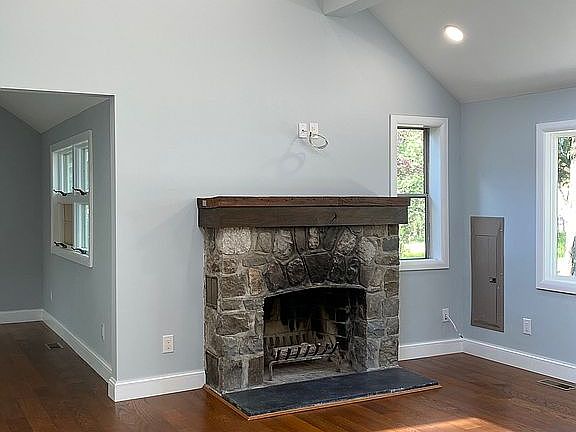 4th image of 406 Biglow Dr