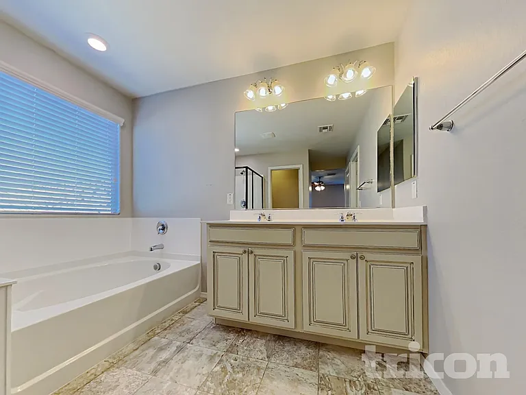11690 N 166th Dr — Photo 10