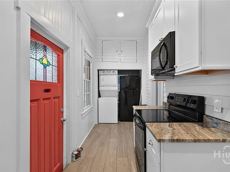 902 Barnard St — Photo 13