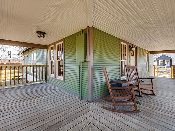 4th image of 112 W Elm St