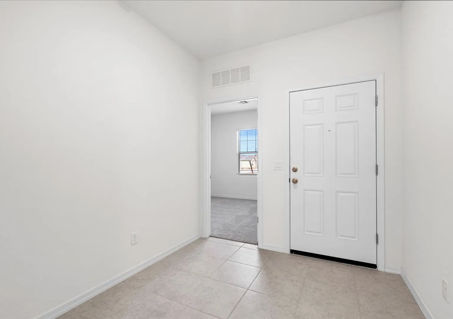 Spacious 4 Bedroom Just off the 202! — Photo 3