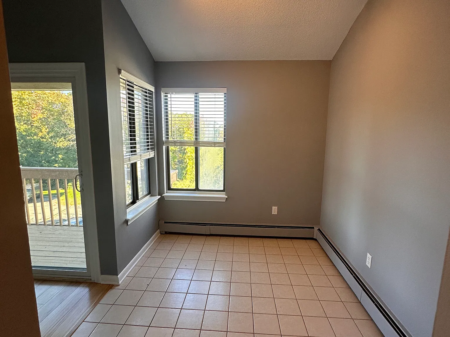 2 bed, 945 sqft, $1,900 — Photo 2