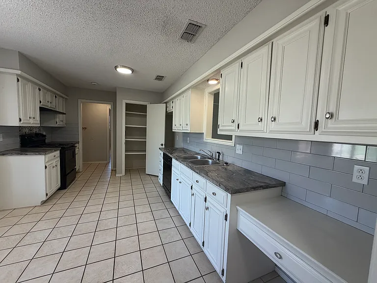 3401 Essex Ave — Photo 19
