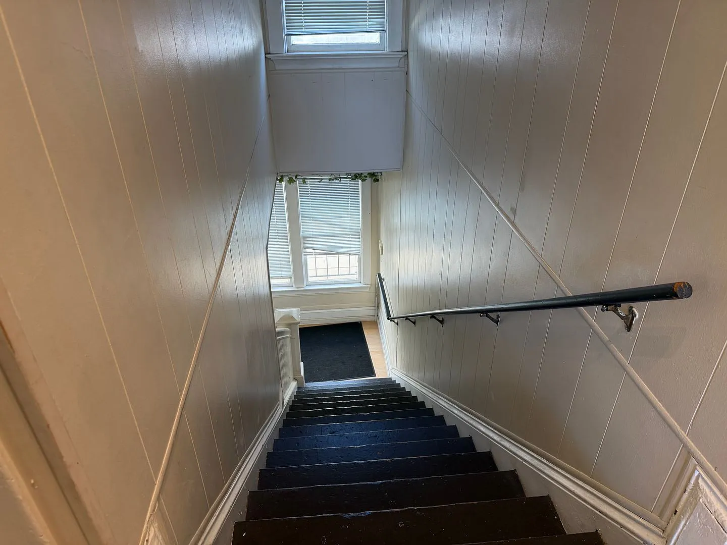 Spacious 3-Bedroom Midtown Home with Central A/C & Two Assigned Parking Spaces — Photo 3