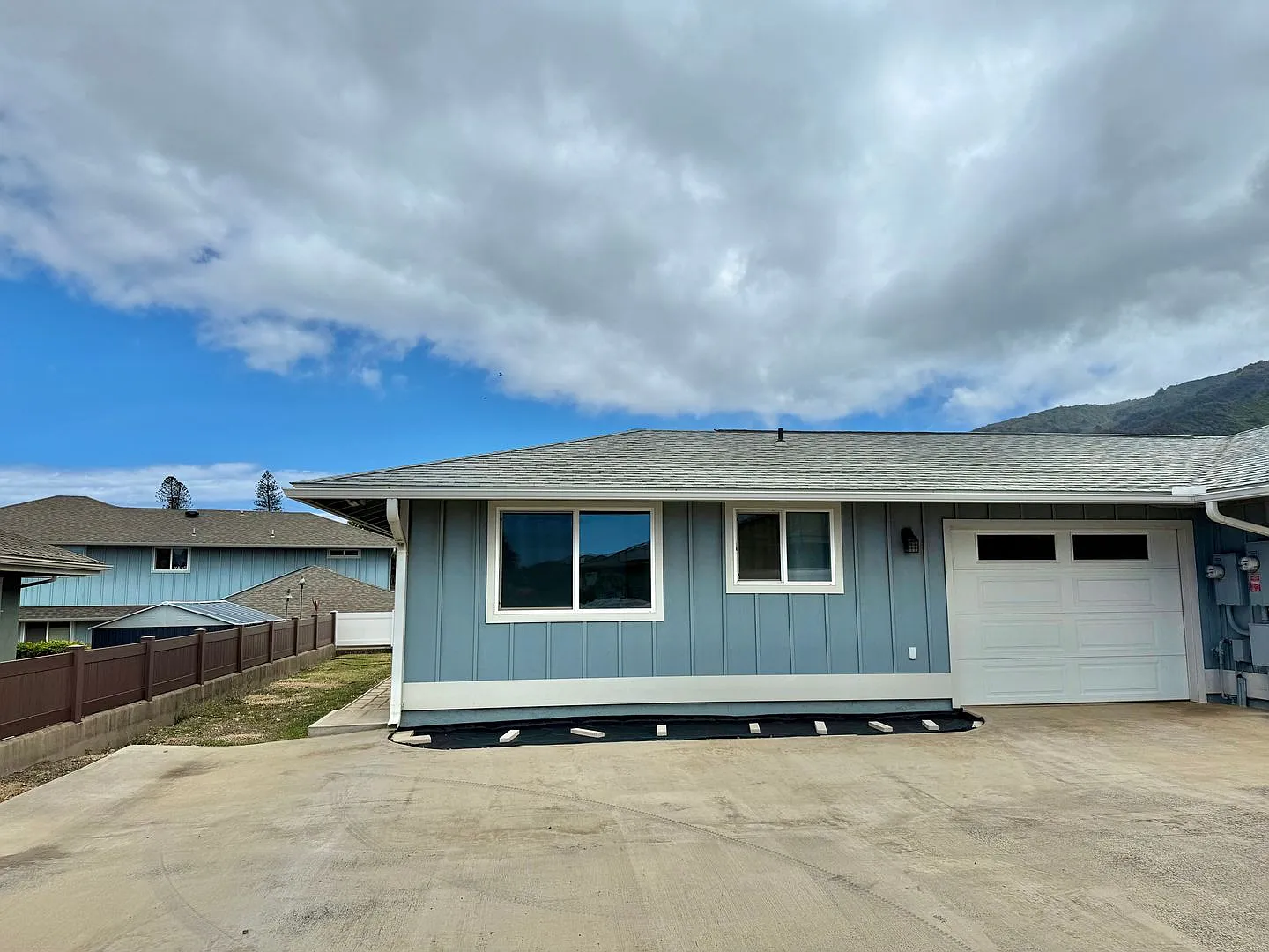 Partially Furnished &Renovated 2 Bedroom / 1 Bathroom Ohana for rent in Waiolani Makua neighborhood! — Photo 1
