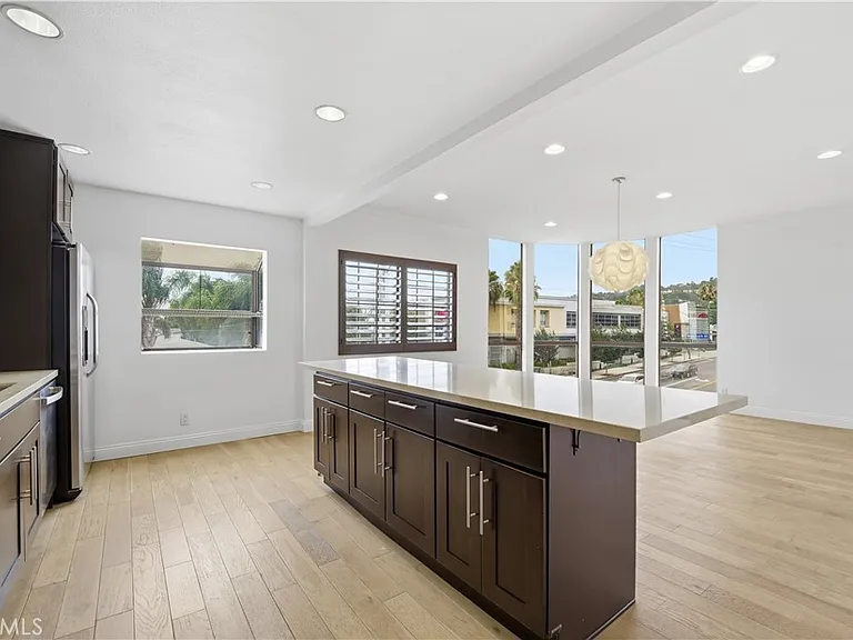 14115 Moorpark St — Photo 11