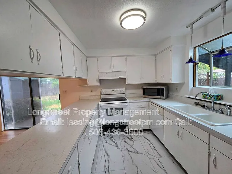 2711 Newton St — Photo 19