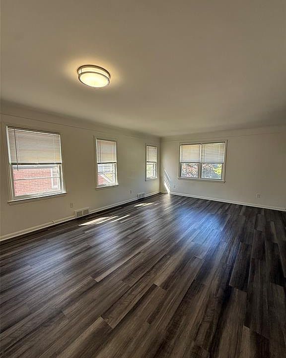311 S Pleasant St, photo 8