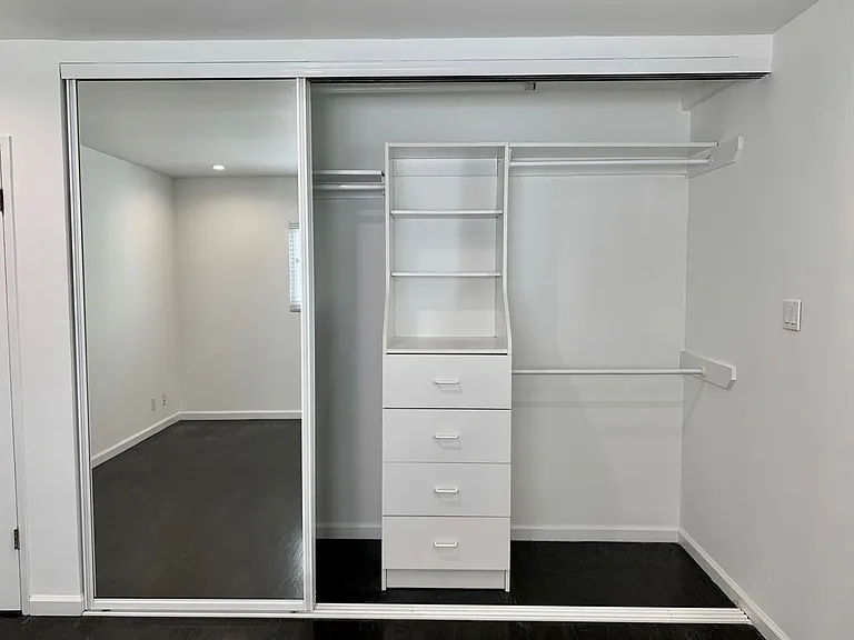 307 S Clark Dr — Photo 19