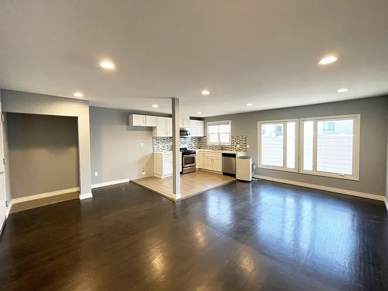 402 S Robertson Blvd — Photo 11