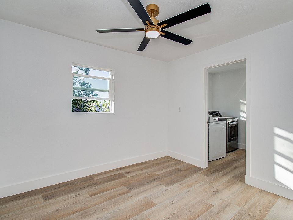 1st image of 410 Randall St #11