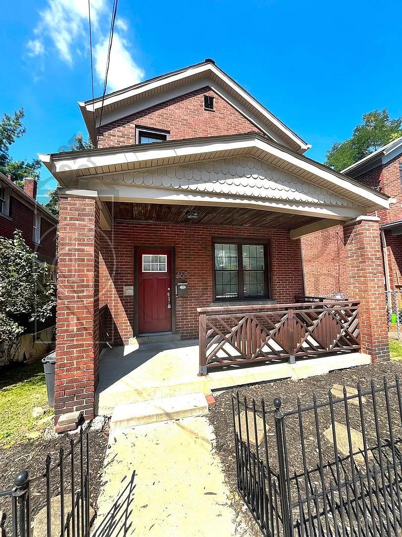 Avail Oct 1st: Mt Washington Single Family Home, Yard, In Unit Laundry, DW, AC, Laminate Floors, ... — Photo 2