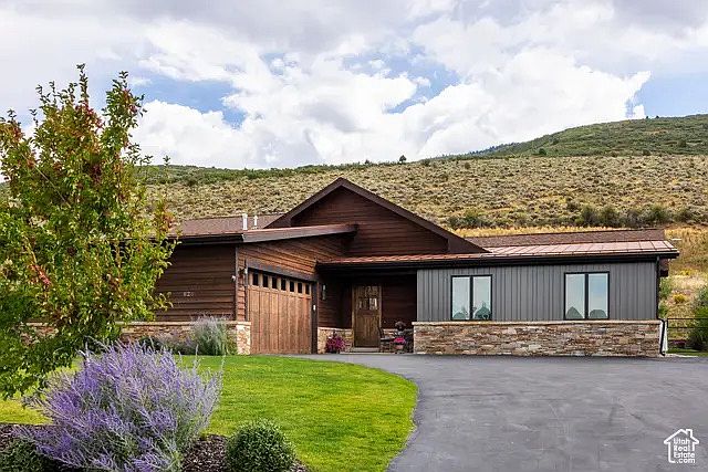 1st image of 626 Thorn Creek Dr