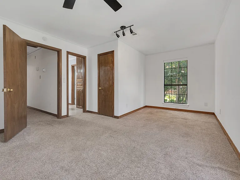 543 Indian Creek Dr — Photo 19