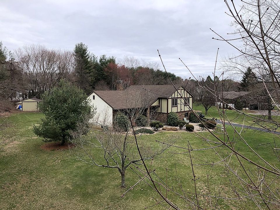 2nd image of 9 Lochview Dr