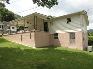1001 Taylor St, Hinton, WV 25951