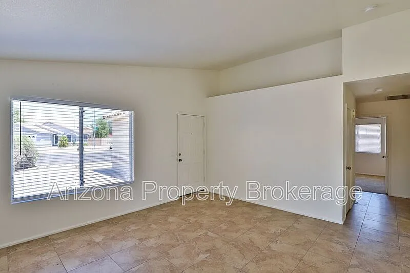 3 bed, 2.0 bath, 1313 sqft, $1,950 — Photo 4