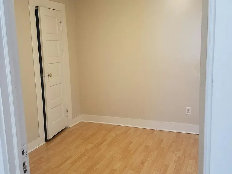 614 3rd St #3 — Photo 9