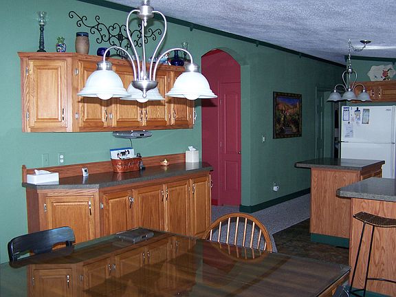 5th image of 174 Aspen St