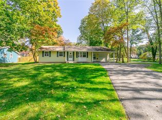27 Bright Oaks Dr, Rochester, NY 14624