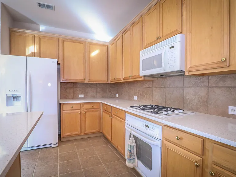 1183 Heathrow Dr — Photo 12