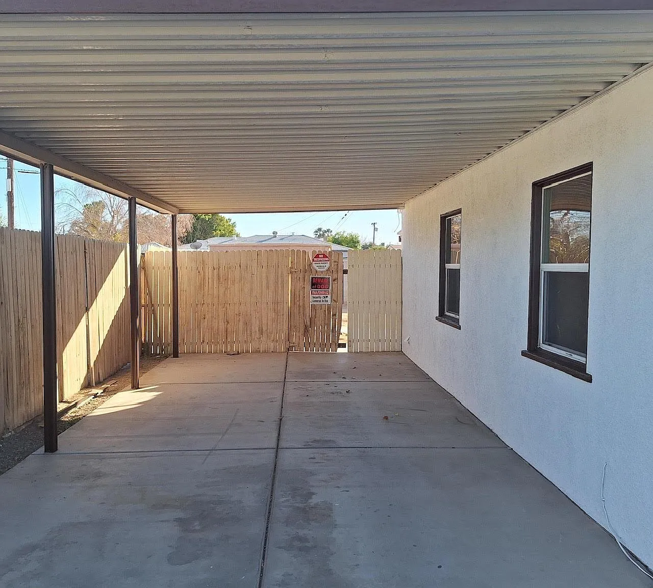 3 bed, 1.0 bath, 1101 sqft, $1,300 — Photo 2