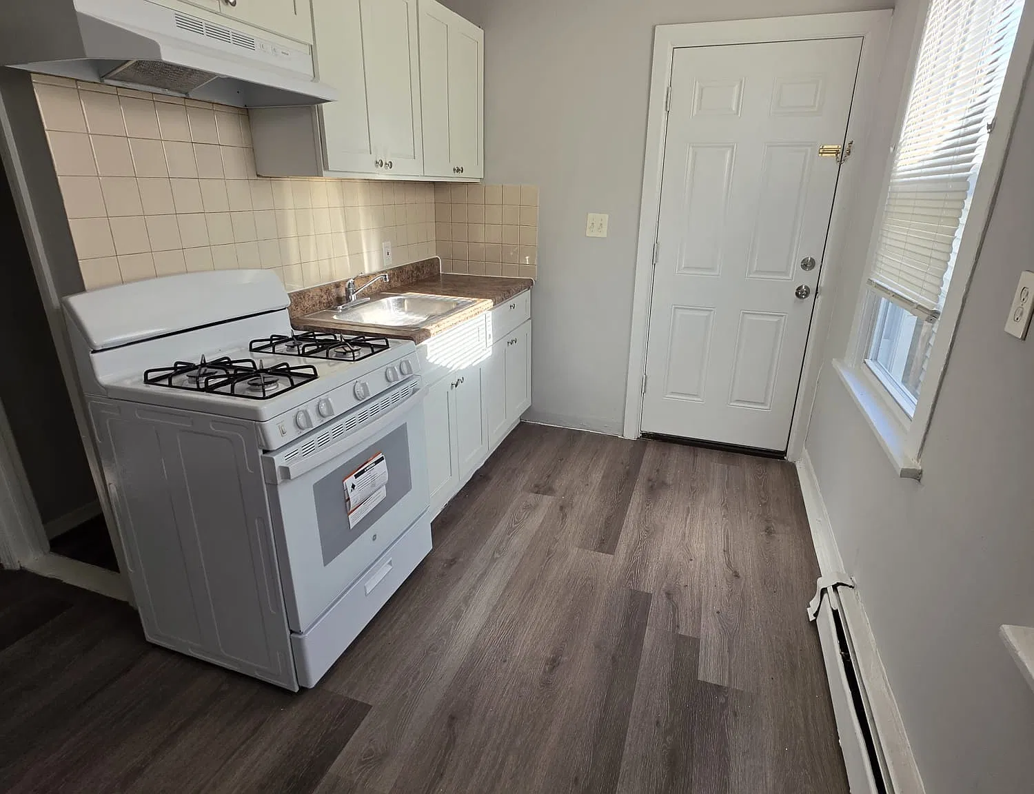 3 bed, $1,800 — Photo 1