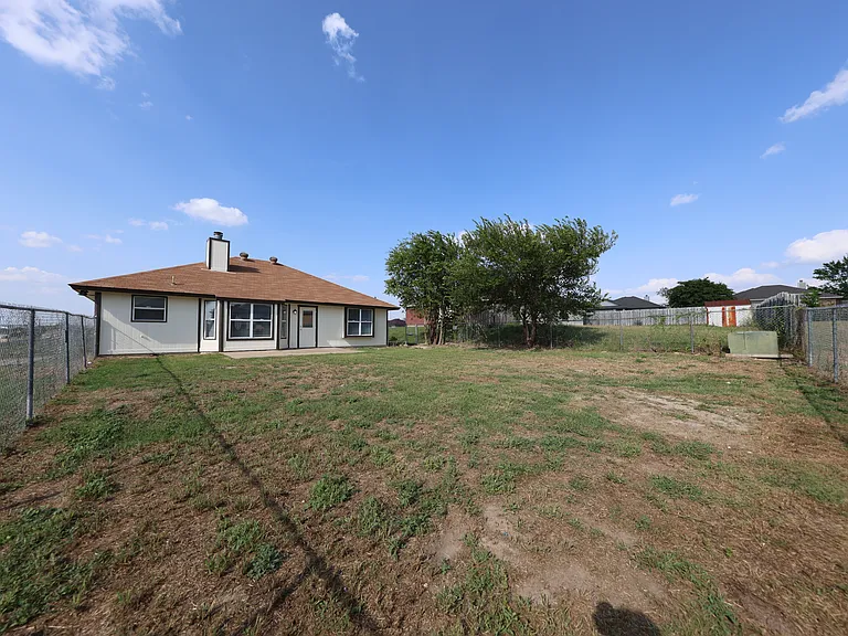 2502 Eastwood Dr — Photo 5