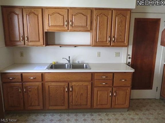 5th image of 14722-24 Bayes Ave