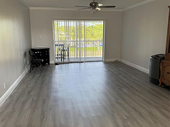 5th image of 2960 Riverside Drive #312