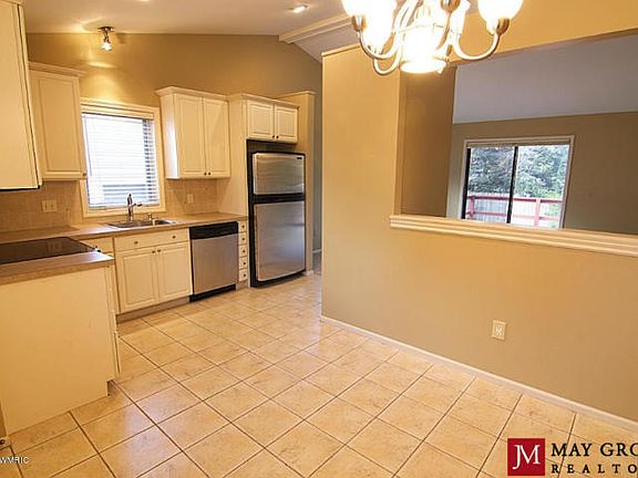 3rd image of 2353 Meadowglen Dr NE