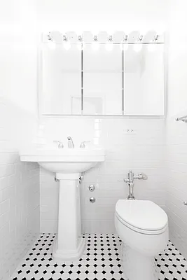 Rented by Olnick Organization | media 8