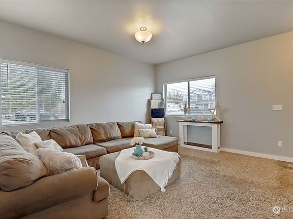 4th image of 134 Carver Walk SE