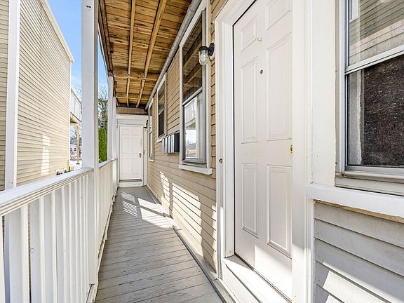 4th image of 126 Pleasant St