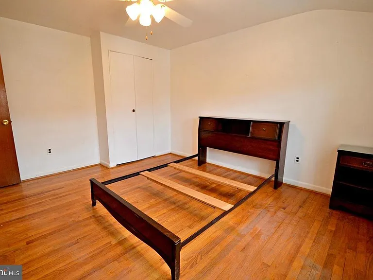 1127 Linden Ave — Photo 4