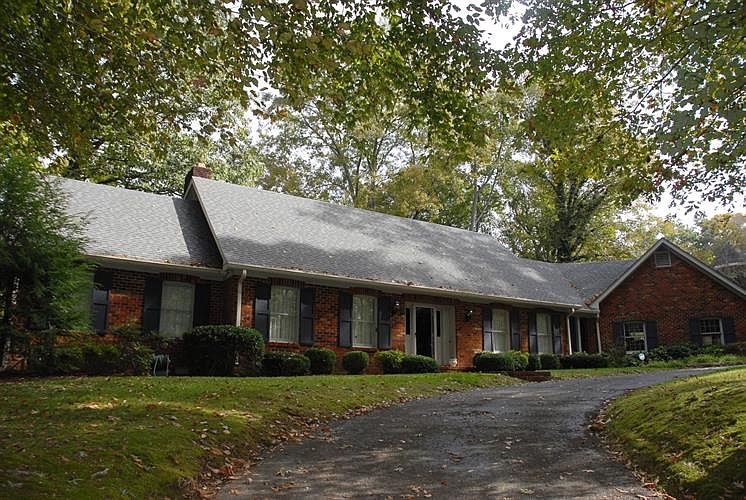 1st image of 202 Hillwood Cir