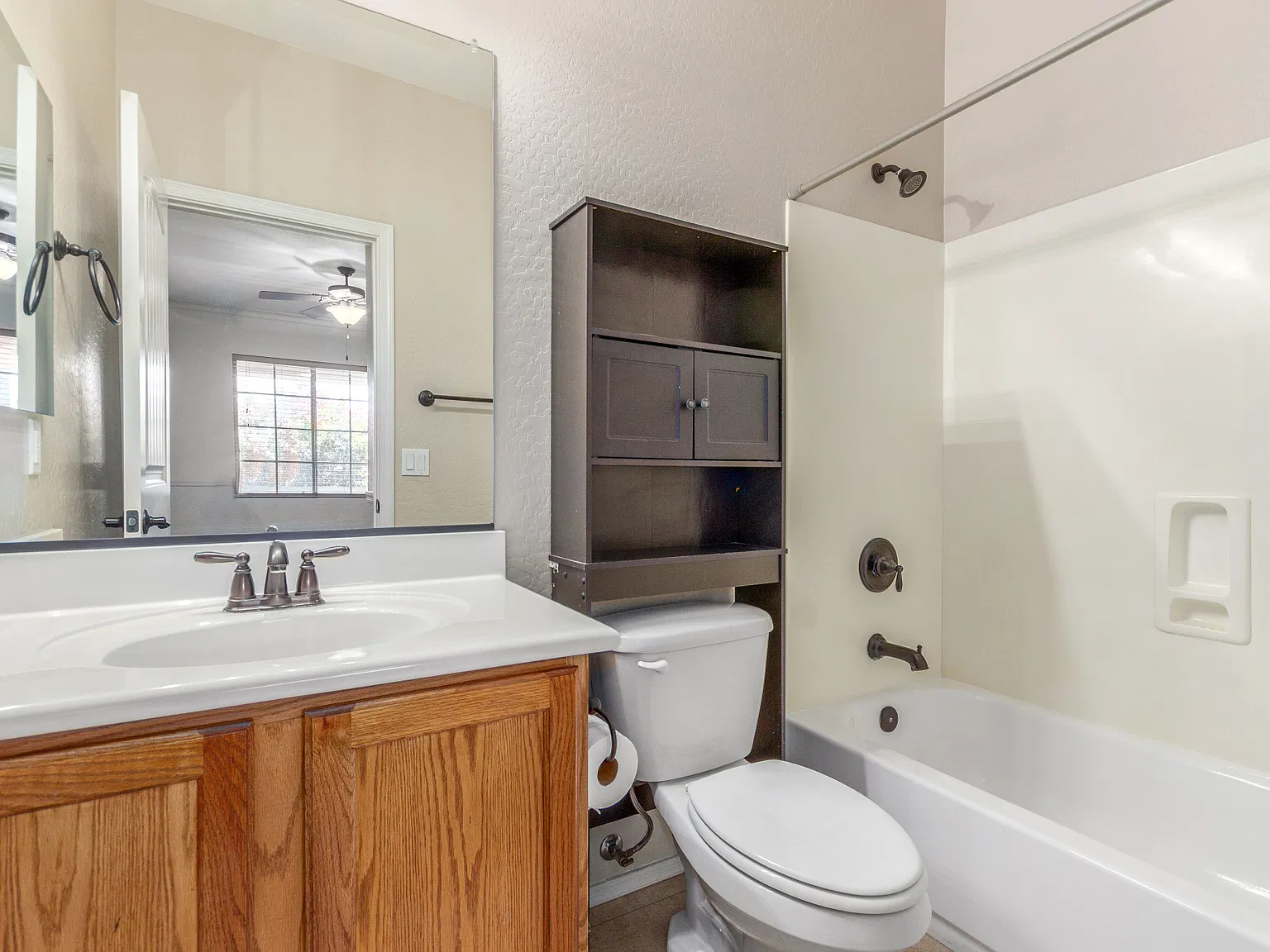 4 bed, 1783 sqft, $2,295 — Photo 4