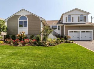 25 Seabreeze Rd, Massapequa, NY 11758