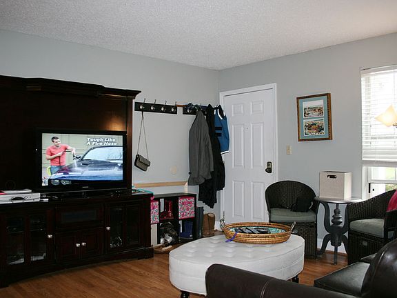 3rd image of 15 S Shafer St APT 101