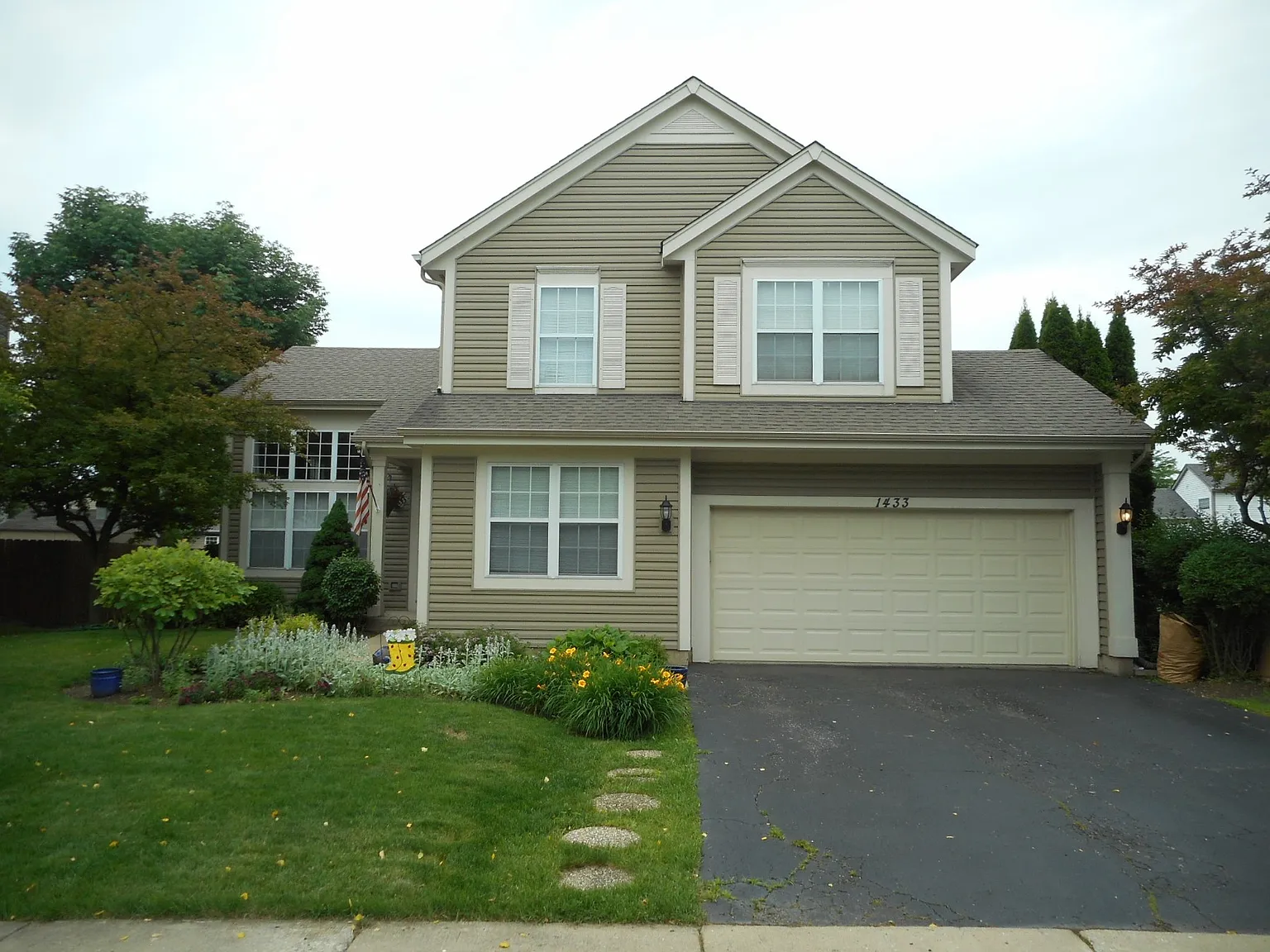 1433 Newcastle Ln photo 1
