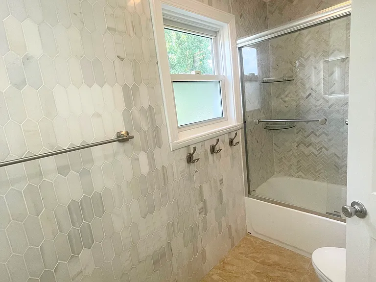 1305 Pleasant Valley Dr — Photo 10