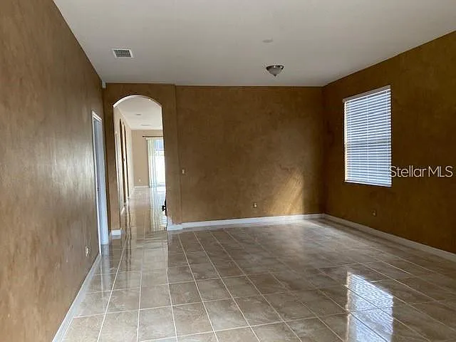 3 bed, 2.0 bath, 1856 sqft, $2,600 — Photo 2