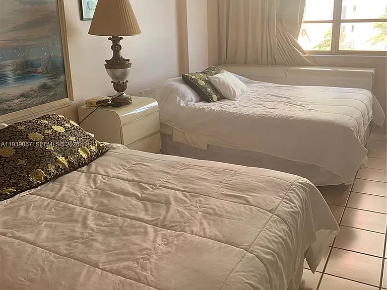 19201 Collins Ave #323 — Photo 2